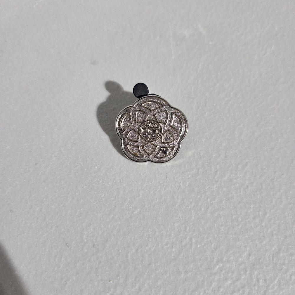 Disney Pin Trading Unisex OS Silver Epcot Flower Garden Hidden Mickey 2012